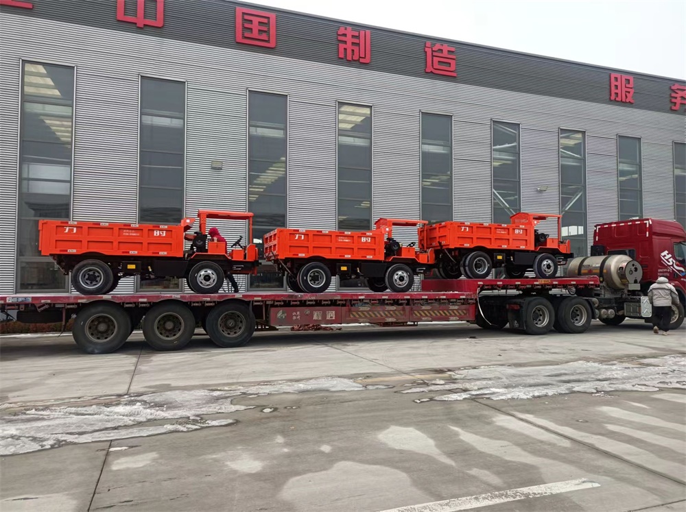 三台5吨矿安运输车发往云南
