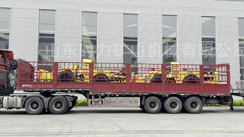 两台1方内燃铲运机WJ-1发往贵州