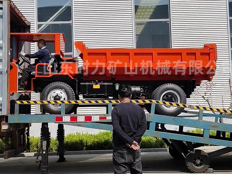 载重10吨矿山井下运输车出口装柜