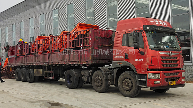 3.5吨时力自卸电动三轮车四台发货甘肃某工厂